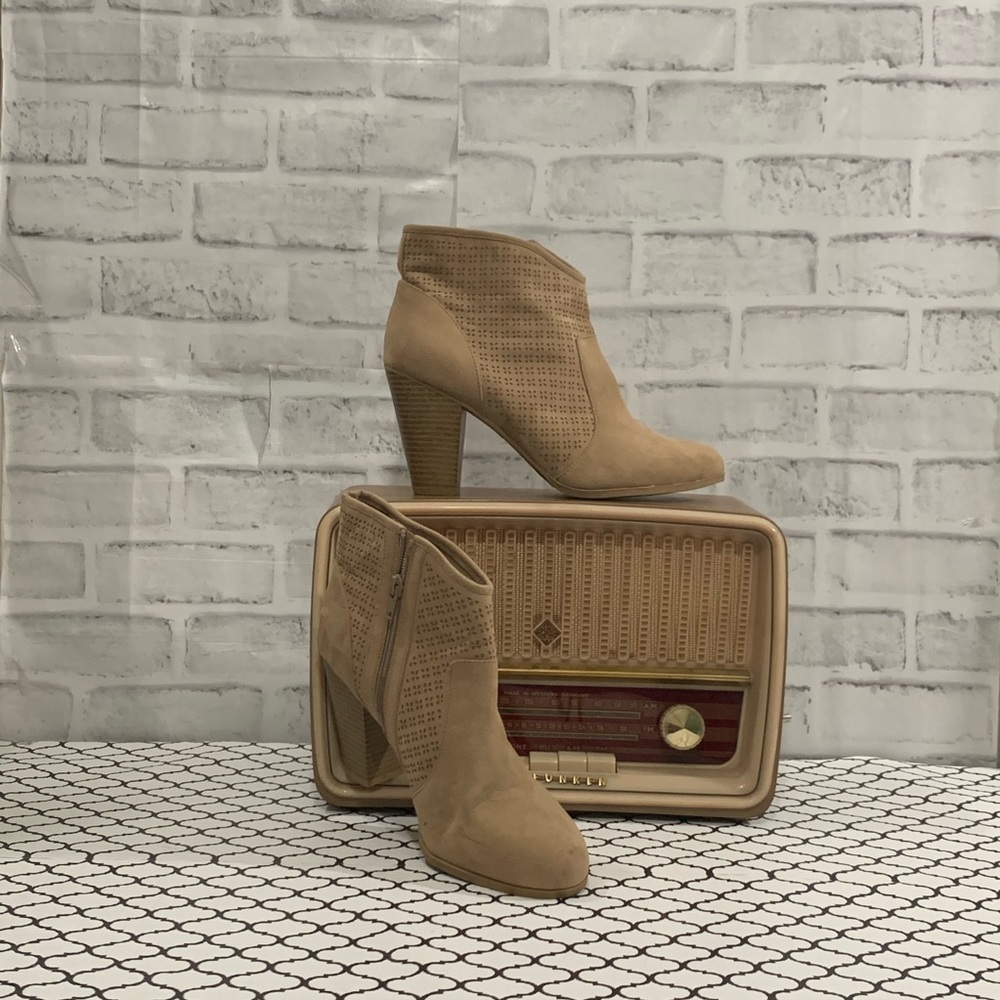 American Rag Aria Perforated Booties - Picture 2 of 8
